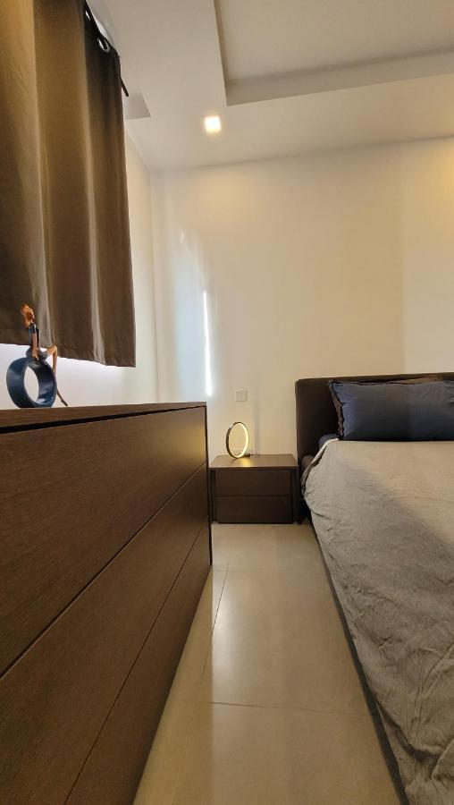 Stylish - Modern - Large Terrace - 2 Bed - 200 M From Sea - Fully Air Con Apartman San Pawl il-Baħar Kültér fotó