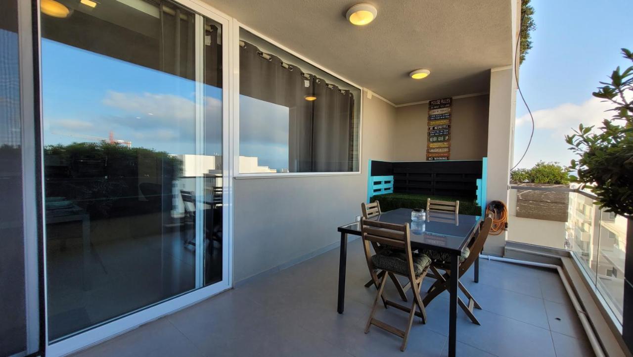Stylish - Modern - Large Terrace - 2 Bed - 200 M From Sea - Fully Air Con Apartman San Pawl il-Baħar Kültér fotó