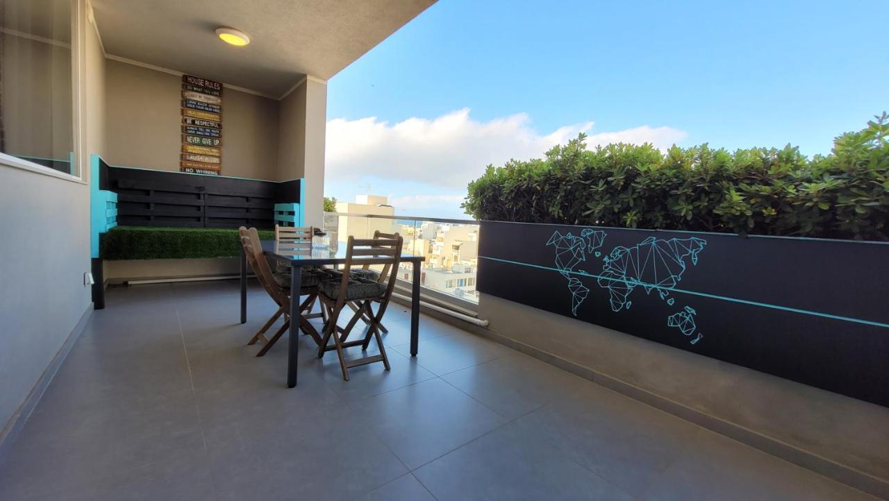 Stylish - Modern - Large Terrace - 2 Bed - 200 M From Sea - Fully Air Con Apartman San Pawl il-Baħar Kültér fotó