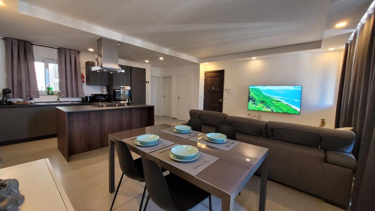 Stylish - Modern - Large Terrace - 2 Bed - 200 M From Sea - Fully Air Con Apartman San Pawl il-Baħar Kültér fotó